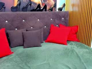 laurasin live cam profile