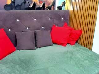 laurasin live cam profile