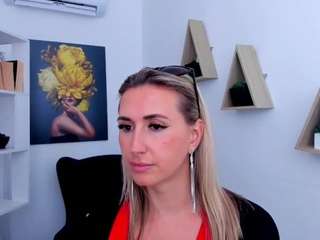 happysmileee Webcam Model Profile