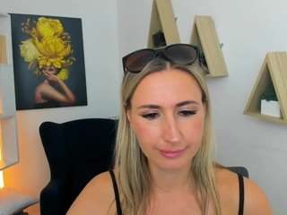 happysmileee Live Webcam on CamSoda