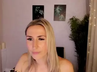 HappySmileee's Live Sex Cam Show