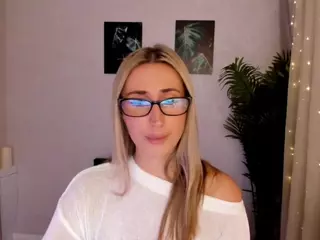 HappySmileee's Live Sex Cam Show