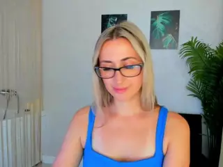 HappySmileee's Live Sex Cam Show