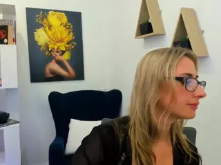 HappySmileee's Live Sex Cam Show