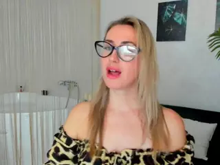 HappySmileee's Live Sex Cam Show