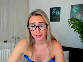 HappySmileee's Live Sex Cam Show