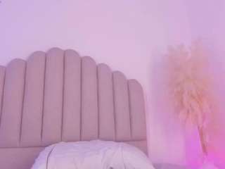 Shelynna live cam preview