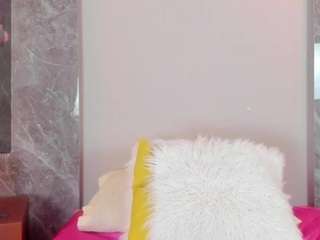 emma-hunter, female webcam model,  years old, on live webcam