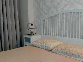 Eva-LewisValley live webcam show