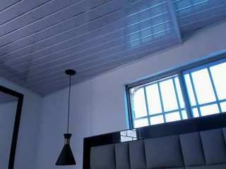 Miah Collings live cam preview