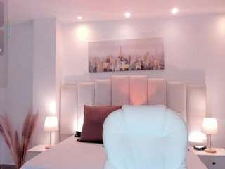 amelie-jhons's CamSoda show and profile