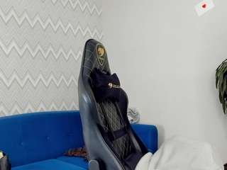 nicole-charm's CamSoda show and profile