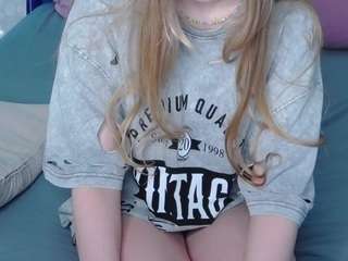 evapeachh from CamSoda is Freechat