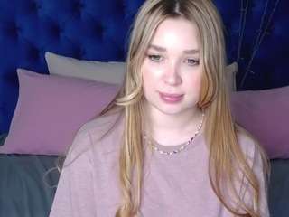 evapeachh from CamSoda is Freechat