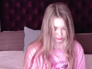 EvaPeachh's Live Sex Cam Show