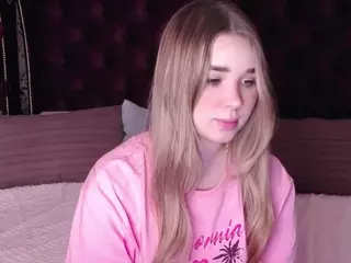 EvaPeachh's Live Sex Cam Show