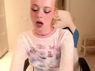 KatieMelone's Live Sex Cam Show
