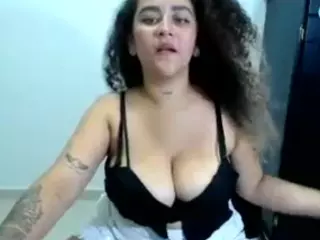 leidy-bigboobs's Live Sex Cam Show