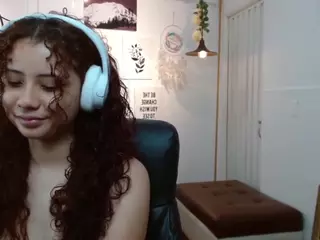 mayamoira's Live Sex Cam Show