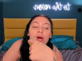 EmilyFlyy's Live Sex Cam Show