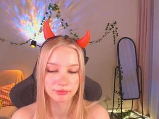 eva-william from CamSoda is Private