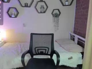 lilian-shy's Live Sex Cam Show