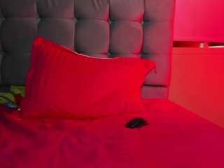 isabellasimmons's CamSoda show and profile