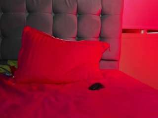 isabellasimmons's CamSoda show and profile