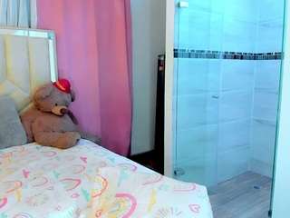 Live webcam model miley-777 on Soda Cams