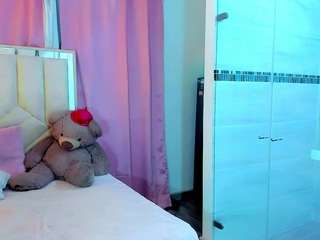 le modèle miley-777 est en webcam porno dans un show sur le site camsoda, il possède les tags suivants: black hair,blue eyes,chubby,drinking,smoking,tattoos,teen-18,young-adult,hd,milf