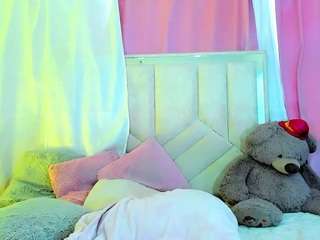 miley-777's CamSoda show and profile