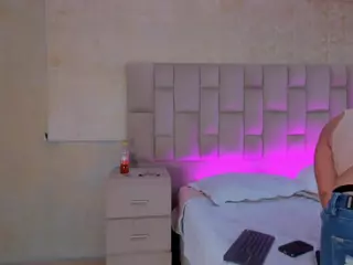 Emmatorrees's Live Sex Cam Show