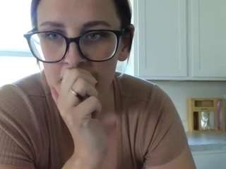 BustyHousewife