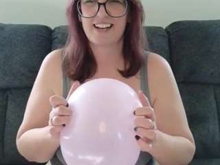 bustyhousewife