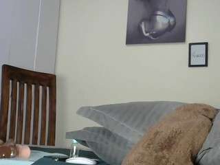 curvymelanin webcam model