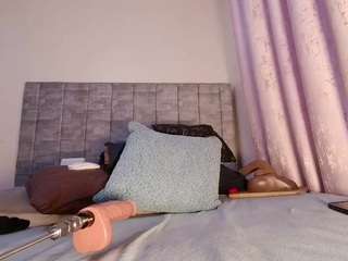 Curvymelanin's cam show statistics and live stream