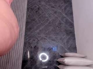 arielsexhot's CamSoda show and profile