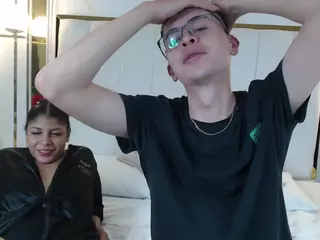 couplecumbonny's Live Sex Cam Show