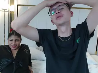 couplecumbonny's Live Sex Cam Show