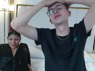 couplecumbonny's Live Sex Cam Show