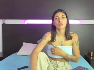 EmyT18's Live Sex Cam Show