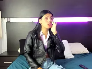 EmyT18's Live Sex Cam Show