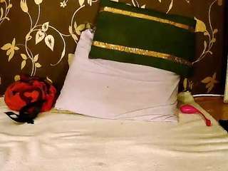 squirtymayagold webcam model