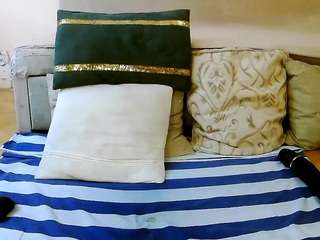 SquirtyMayaGold live webcam show