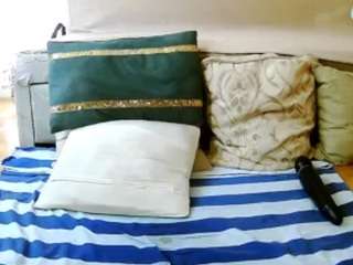 SquirtyMayaGold live webcam show