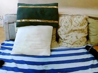 SquirtyMayaGold live webcam show