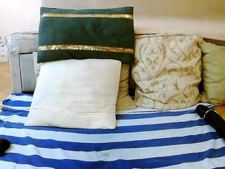 SquirtyMayaGold live webcam show