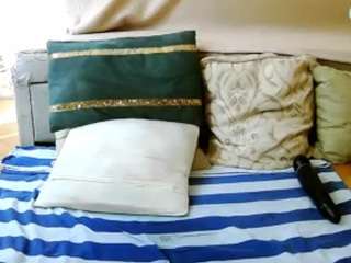 SquirtyMayaGold live webcam show