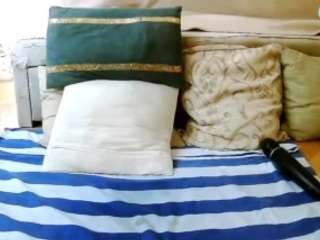 SquirtyMayaGold live webcam show