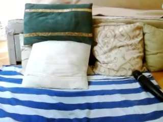 SquirtyMayaGold live webcam show